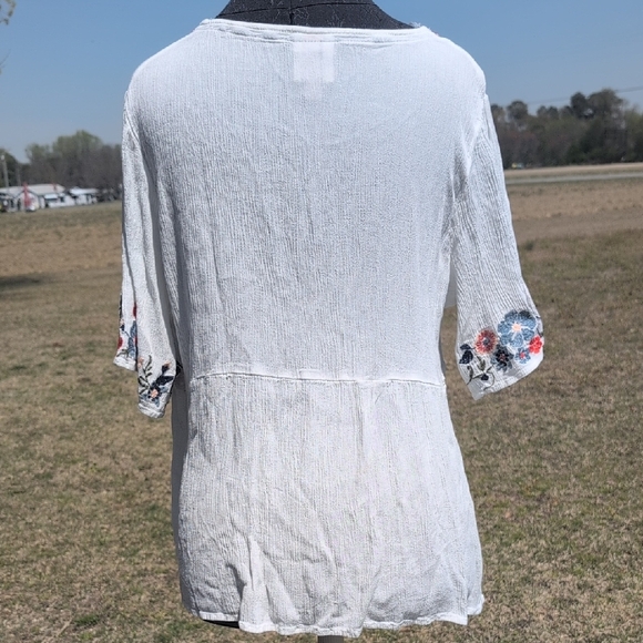 Knox Rose Floral Embroidered Women's Top - Picture 5 of 7